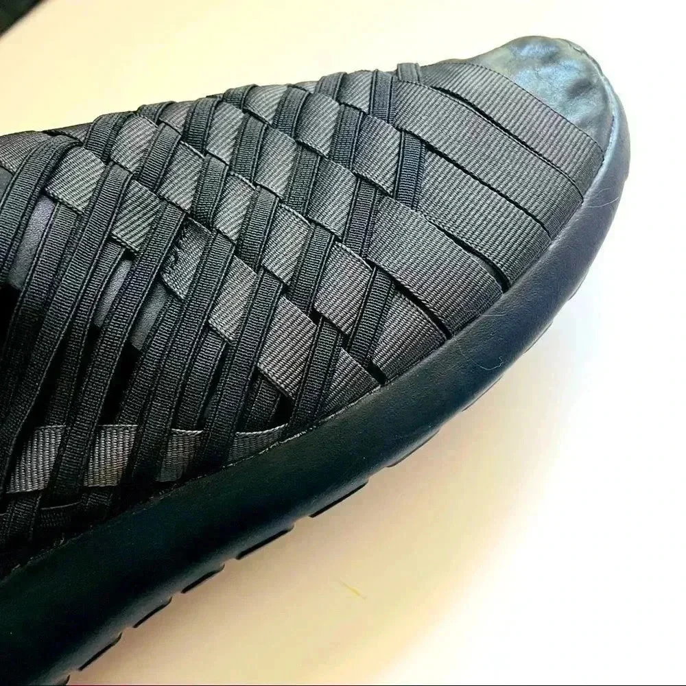 NWOT Nike Roshe Run Woven 2.0 Sneakers